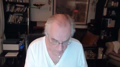 Snapshot of philoumis2 chatting on January 31, 2025, 8:54 pm Philippe online show from January 31, 2025, 8:54 pm