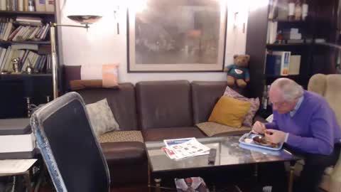 Snapshot of philoumis2 chatting on February 12, 2025, 11:09 pm Philippe online show from February 12, 2025, 11:09 pm