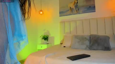phoenix_lane online show from October 8, 2025, 11:52 am