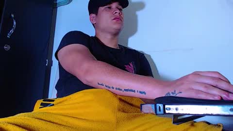 AdnierGnz online show from April 20, 2026, 12:52 pm