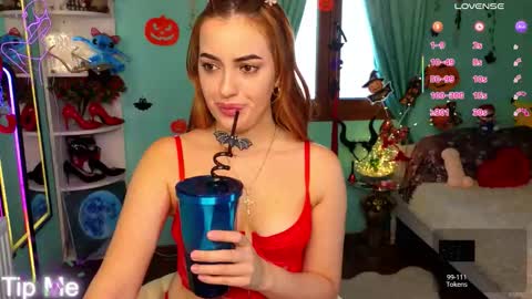 Selena online show from October 22, 2025, 7:08 am