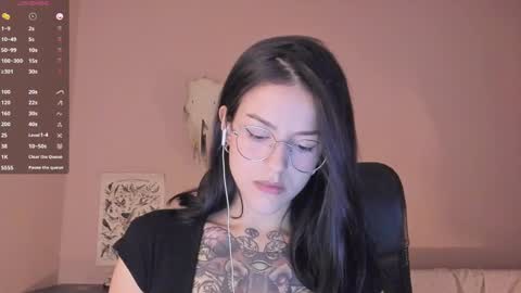 phoenixx_x online show from January 6, 2025, 7:45 pm