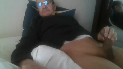 Snapshot of pichoun71 chatting on January 17, 2025, 10:55 am pichoun71 online show from January 17, 2025, 10:55 am