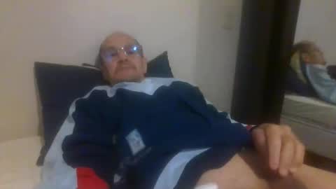 Snapshot of pichoun71 chatting on November 9, 2025, 6:44 am pichoun71 online show from November 9, 2025, 6:44 am