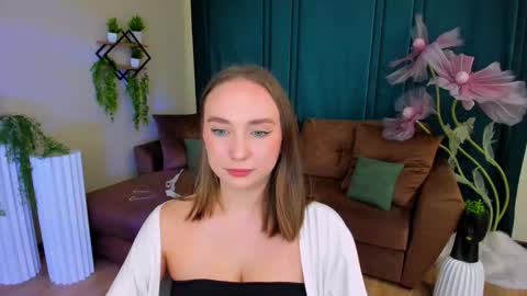 Emelie online show from September 24, 2025, 10:29 am