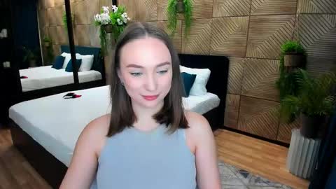 Emelie online show from October 5, 2025, 10:13 am