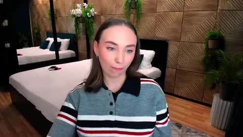 Emelie online show from October 6, 2025, 4:10 am