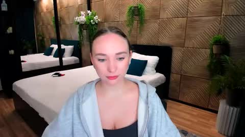 Emelie online show from October 7, 2025, 10:12 am
