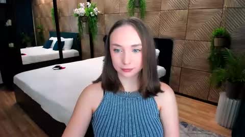 Emelie online show from October 8, 2025, 10:13 am