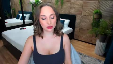 Emelie online show from October 10, 2025, 10:25 am