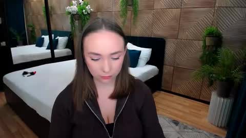 Emelie online show from October 18, 2025, 10:16 am