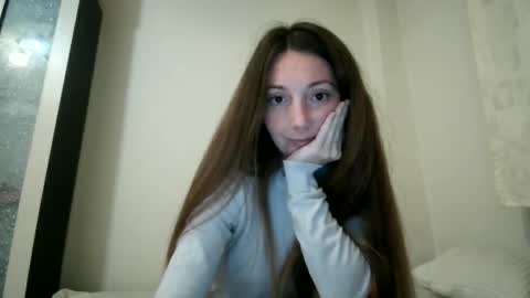 Snapshot of pieceofmoon chatting on October 6, 2025, 8:50 pm Moonie online show from October 6, 2025, 8:50 pm