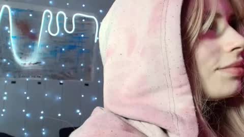 Piera online show from October 3, 2025, 6:27 pm