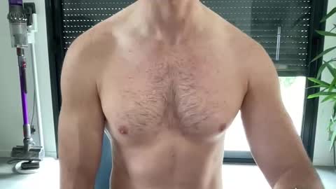 pierre81000 online show from December 19, 2025, 12:12 pm