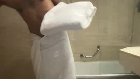 piesdechicas online show from October 7, 2025, 3:42 pm