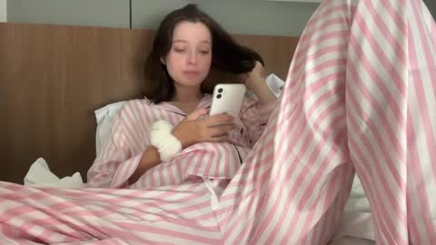 Snapshot of pileacadieri__ chatting on December 9, 2024, 5:07 am Trisha online show from December 9, 2024, 5:07 am