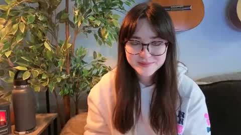 Snapshot of pillogoddess chatting on May 7, 2026, 10:09 am PilloGoddess online show from May 7, 2026, 10:09 am