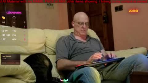 Snapshot of pilot_dave_69 chatting on February 20, 2025, 7:19 pm Dave online show from February 20, 2025, 7:19 pm