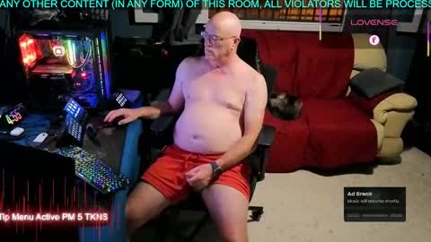 Snapshot of pilot_dave_69 chatting on September 15, 2025, 2:55 am Dave online show from September 15, 2025, 2:55 am