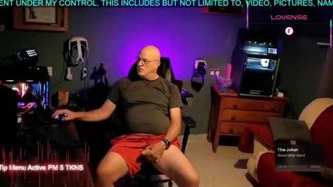 Snapshot of pilot_dave_69 chatting on October 3, 2025, 6:27 pm Dave online show from October 3, 2025, 6:27 pm