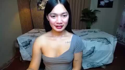 Shenna online show from October 19, 2025, 5:08 am