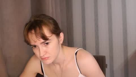 Snapshot of pineapple__mood chatting on April 21, 2026, 7:03 am online show from April 21, 2026, 7:03 am