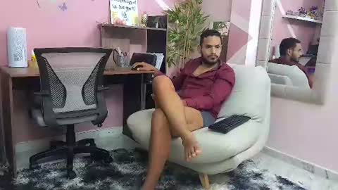 pineappleflipped online show from July 29, 2026, 2:53 am