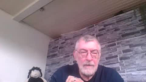 Snapshot of pinholder chatting on October 31, 2025, 8:15 am Michael online show from October 31, 2025, 8:15 am