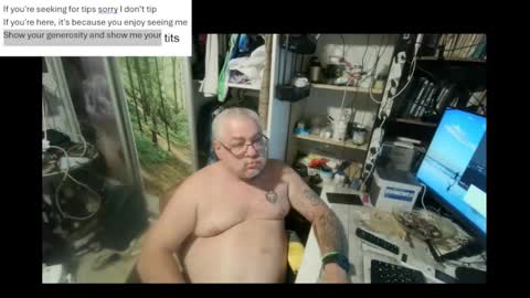 pini_z online show from January 15, 2025, 8:58 pm