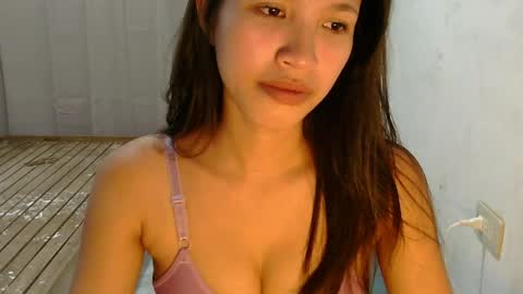Snapshot of pink_bubbles011 chatting on May 24, 2026, 6:18 am pink_bubbles011 online show from May 24, 2026, 6:18 am