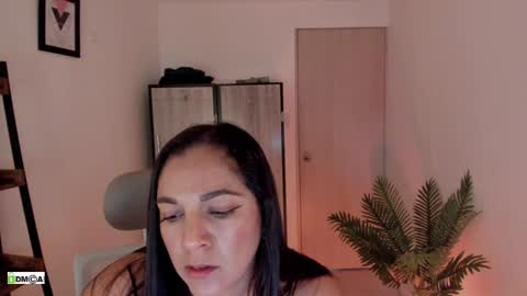 Snapshot of pink_kitten_ chatting on April 19, 2026, 6:10 pm Eli online show from April 19, 2026, 6:10 pm