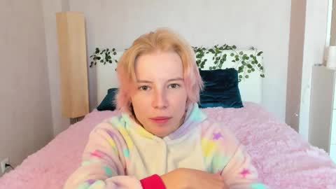 Snapshot of pink_lila18 chatting on September 10, 2025, 8:14 am pink_lila18 online show from September 10, 2025, 8:14 am