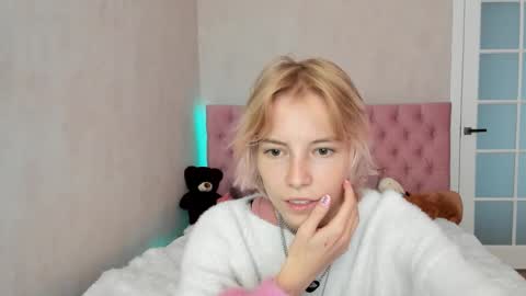 Snapshot of pink_lila18 chatting on September 14, 2025, 8:35 am pink_lila18 online show from September 14, 2025, 8:35 am
