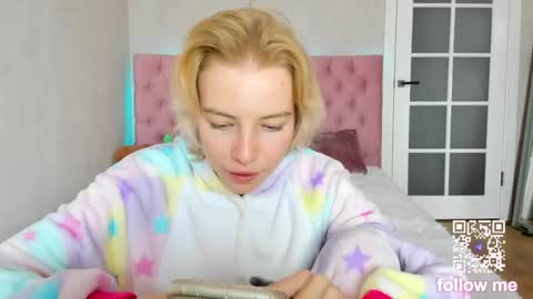 Snapshot of pink_lila18 chatting on October 7, 2025, 8:22 am pink_lila18 online show from October 7, 2025, 8:22 am
