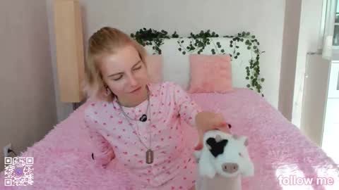 Snapshot of pink_lila18 chatting on October 9, 2025, 8:12 am pink_lila18 online show from October 9, 2025, 8:12 am