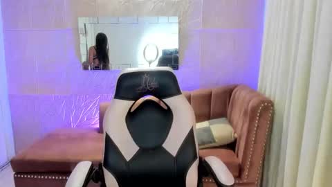 isabella online show from April 23, 2026, 8:11 pm