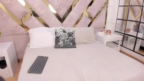 Pink Soul  online show from November 13, 2025, 10:52 pm