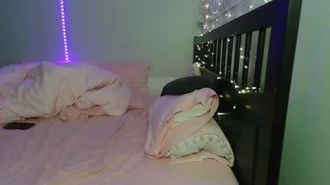 Snapshot of pink_tv chatting on October 22, 2025, 1:28 am pink_tv online show from October 22, 2025, 1:28 am