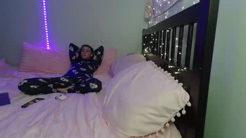 pink_tv online show from November 3, 2025, 1:19 am