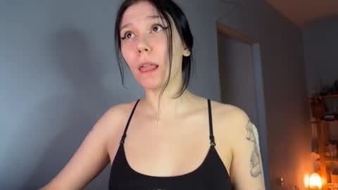 pinkdollylovv online show from February 3, 2026, 8:25 pm