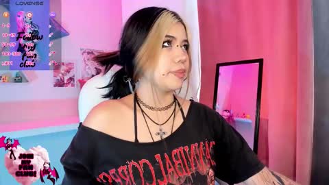 PINKK online show from November 8, 2025, 1:22 pm