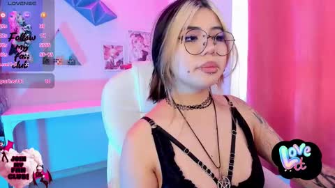 PINKK online show from November 26, 2025, 2:07 pm