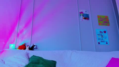 Mila online show from April 9, 2026, 10:31 am