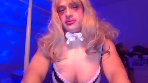 Snapshot of pinkpillbambi chatting on February 11, 2025, 5:05 am pinkpillbambi online show from February 11, 2025, 5:05 am