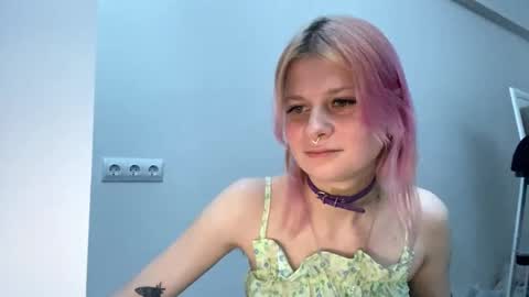 Snapshot of pinkvampire chatting on October 15, 2025, 10:32 pm Sara online show from October 15, 2025, 10:32 pm