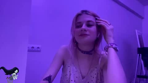 Snapshot of pinkvampire chatting on October 26, 2025, 9:42 pm Sara online show from October 26, 2025, 9:42 pm