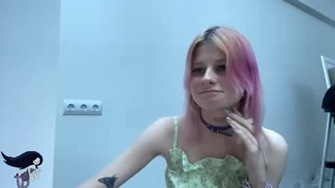 Snapshot of pinkvampire chatting on October 28, 2025, 8:55 pm Sara online show from October 28, 2025, 8:55 pm