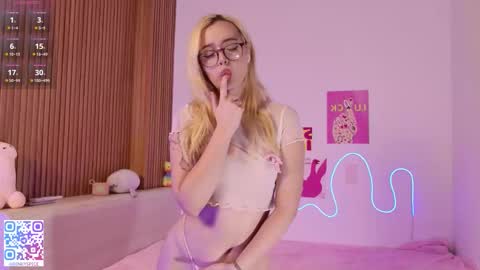 Snapshot of pinky__binky chatting on September 30, 2025, 2:38 am Pinky online show from September 30, 2025, 2:38 am