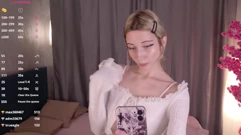 Snapshot of pinky_p1e69 chatting on October 4, 2025, 9:02 pm Elis online show from October 4, 2025, 9:02 pm
