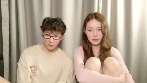 Snapshot of pinkylovers chatting on June 5, 2026, 11:21 pm Li long hair and Ru short hair online show from June 5, 2026, 11:21 pm